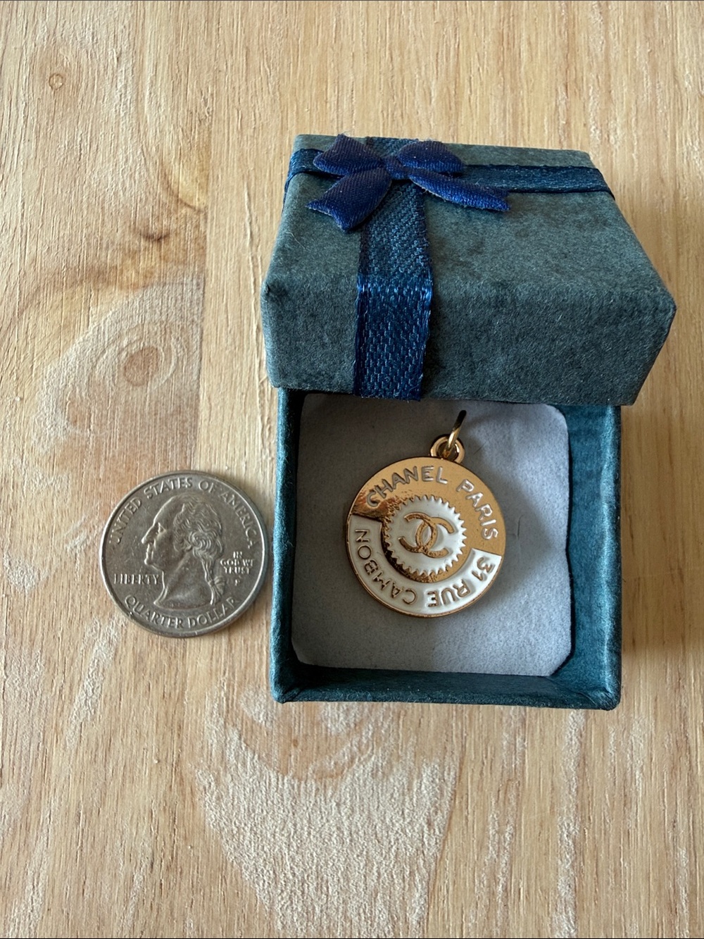 ChaneI Gold and White Round Interlocking C Medallion Pendant - Picture 2 of 4